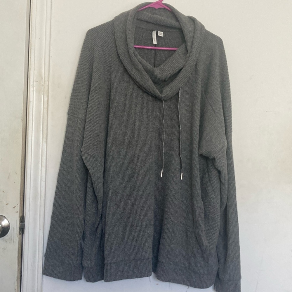 Catos  live well lifestyle size 22/24 sweater with drawstrings